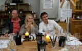 Giorgo, Christine und Werner bei der Weindegustation in der Weinremise